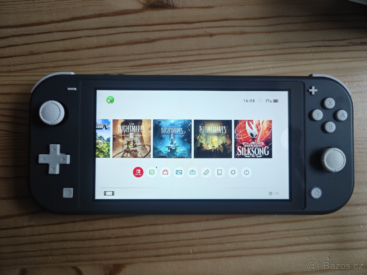 Čipovaný Nintendo Switch Lite - 8