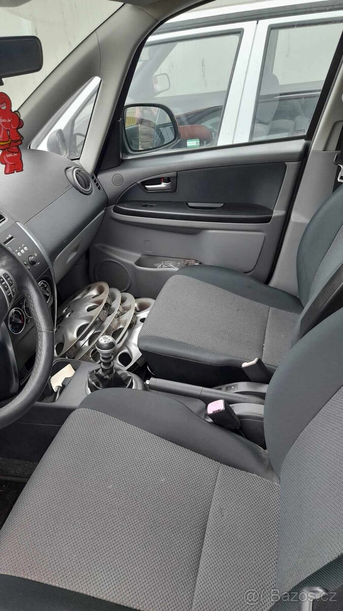 SUZUKI SX4 2007 vcelku (možná i na díly) - 8