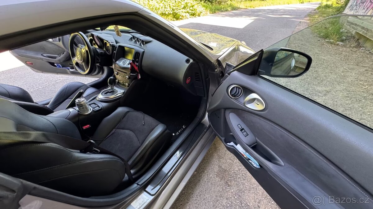 Nissan 370z - 8