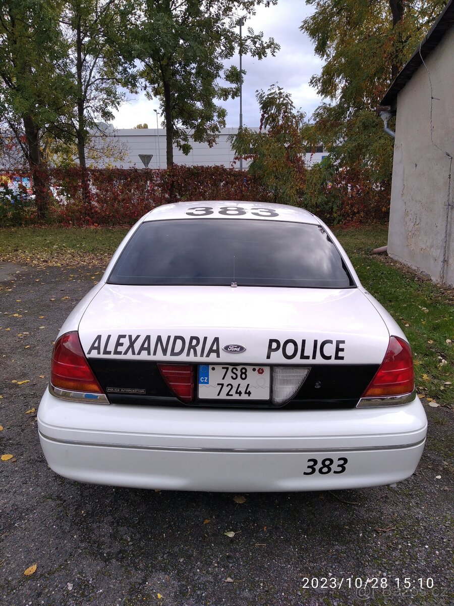 Ford Crown Victoria - 8