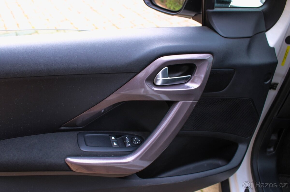 Peugeot 2008 1.2 PureTech Style - 8