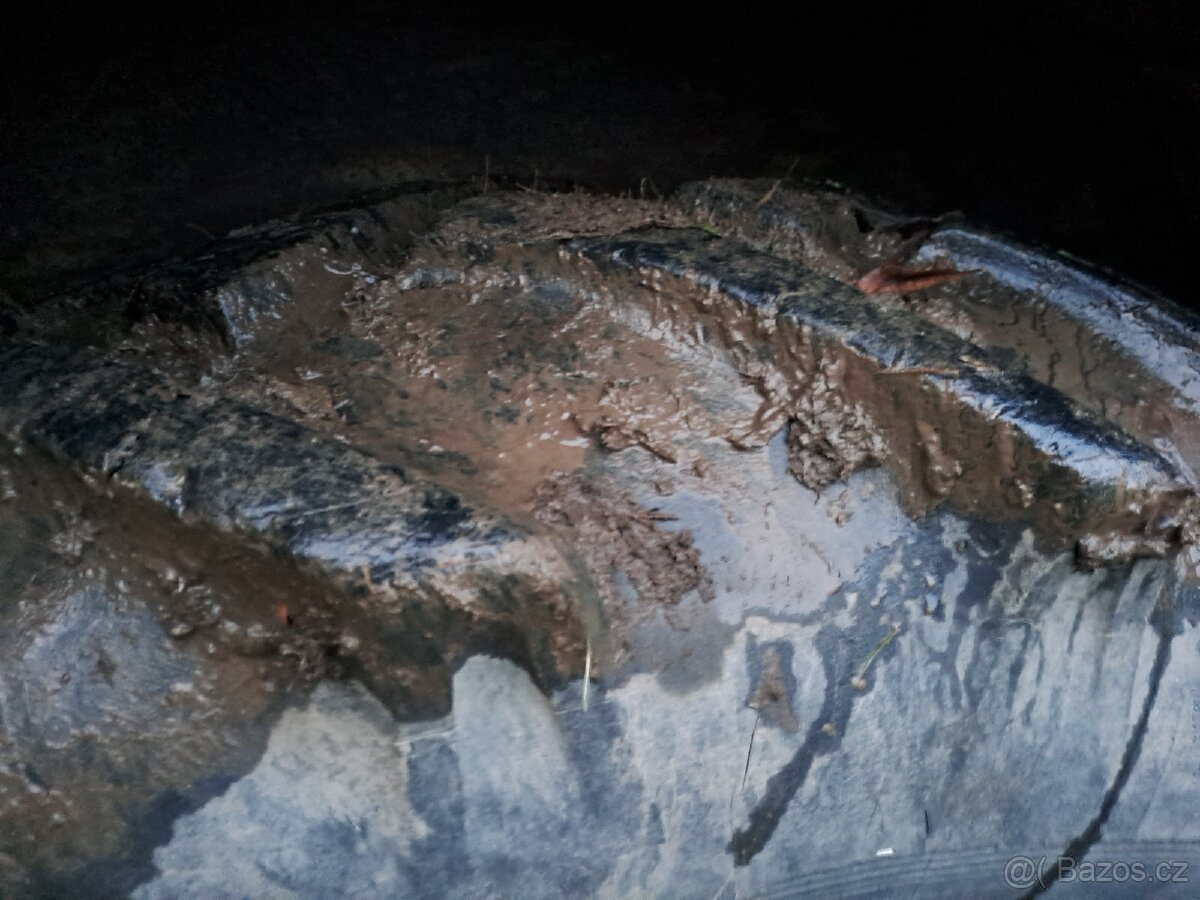 Zetor 4011 s velkou kabinou, bez TP - 8