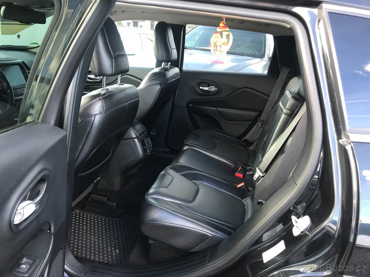 Jeep Cherokee 2,0 - 8