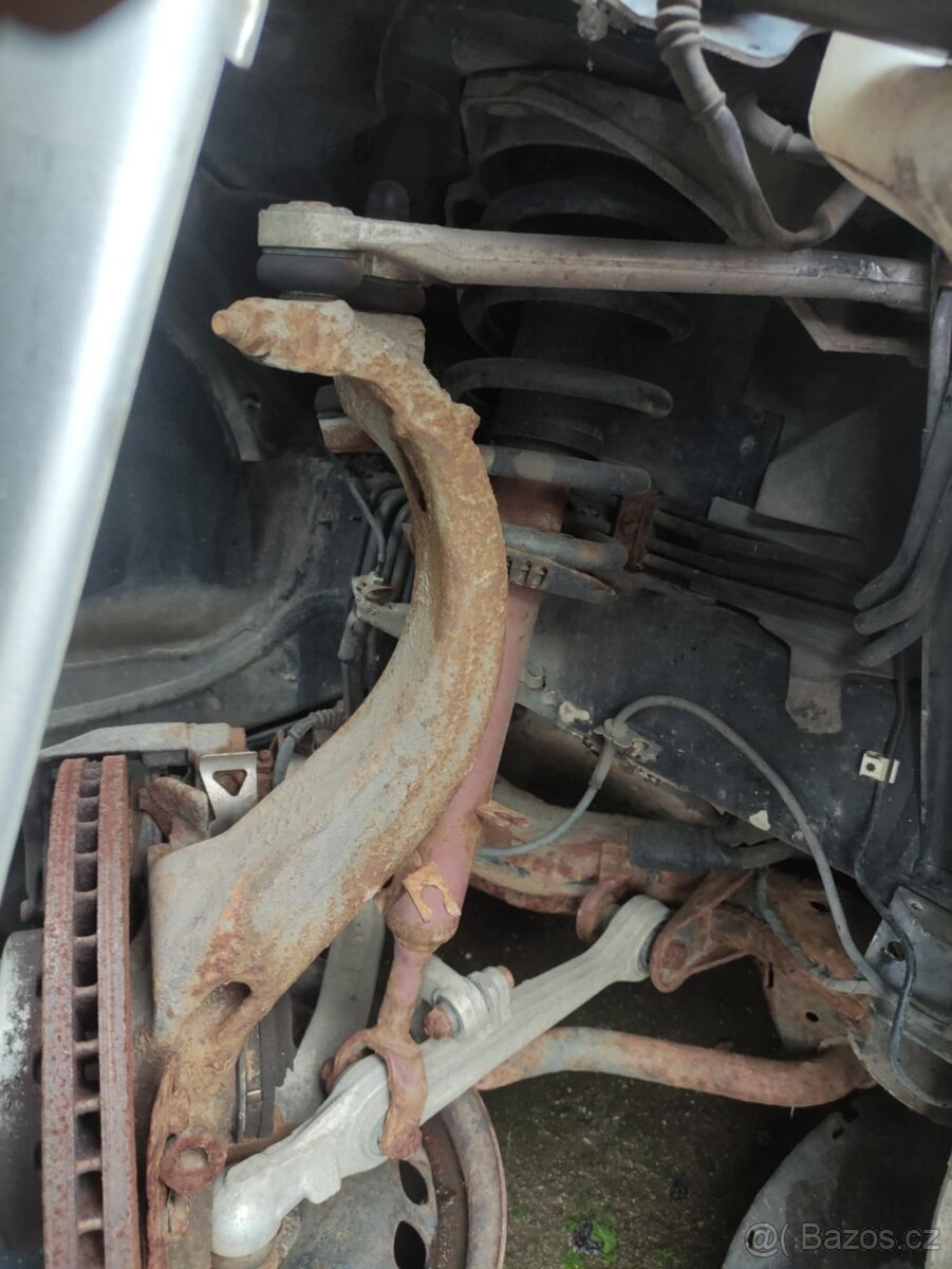 Audi S8 D2 AHC 250kw manuál - 8