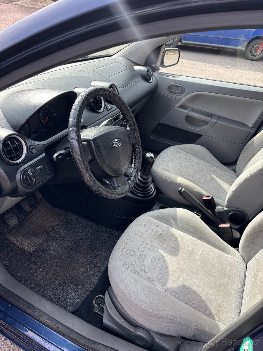 Ford fiesta 1.3 - 8