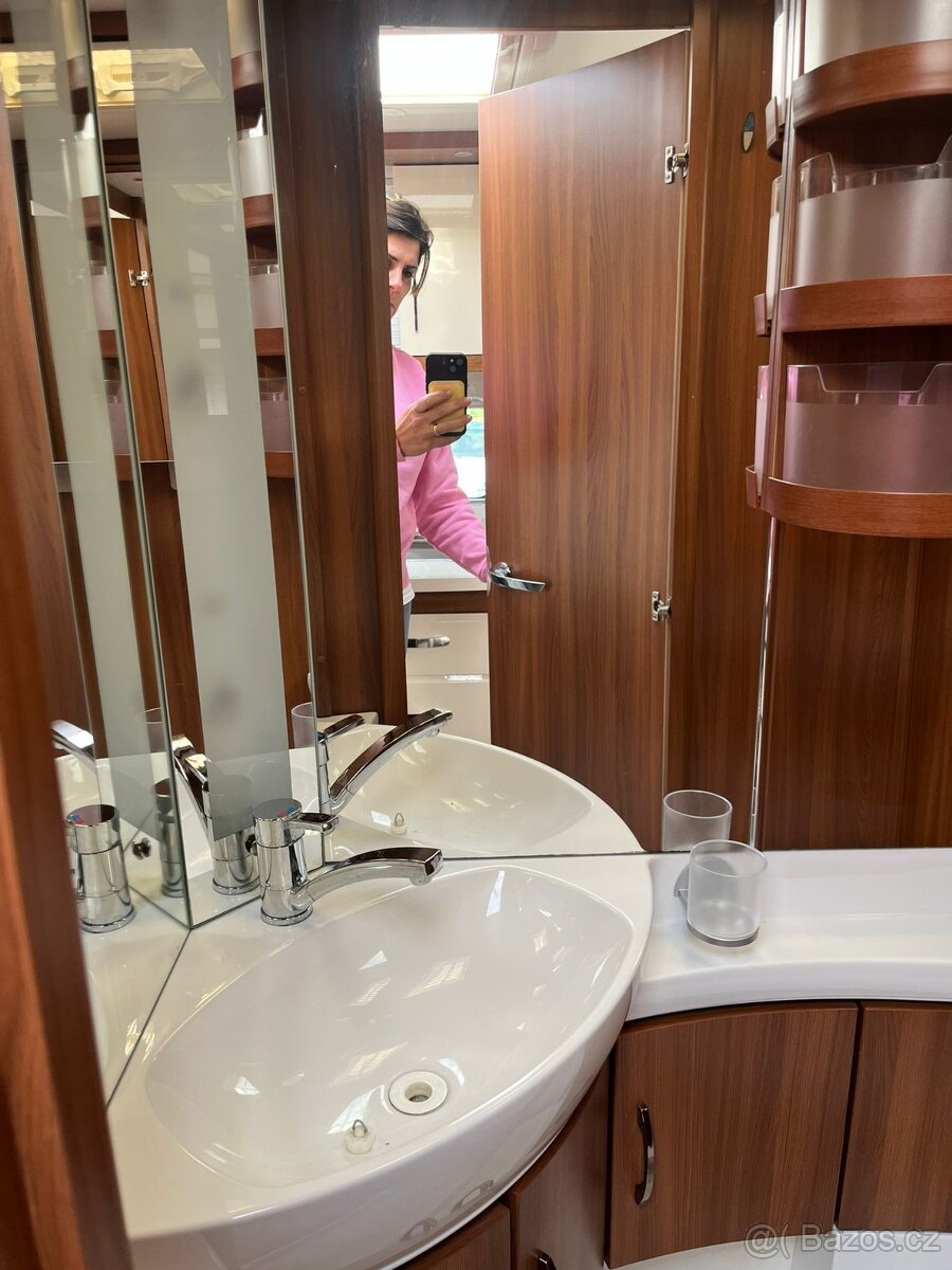 Prodám karavan Hobby 495 UL,r.v. 2017 + mover, stan, markýza - 8