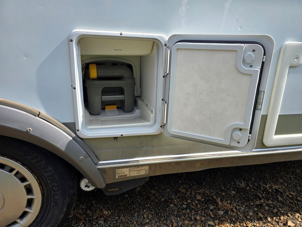 Karavan HYMER NOVA UOPLYST 532 EN, r.v 2000 - 8