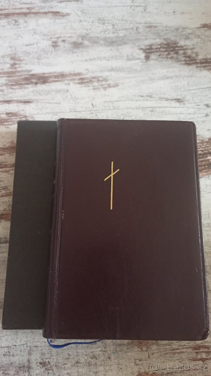 Starožitnosti -vazy a knihy, fotoaparát - 8