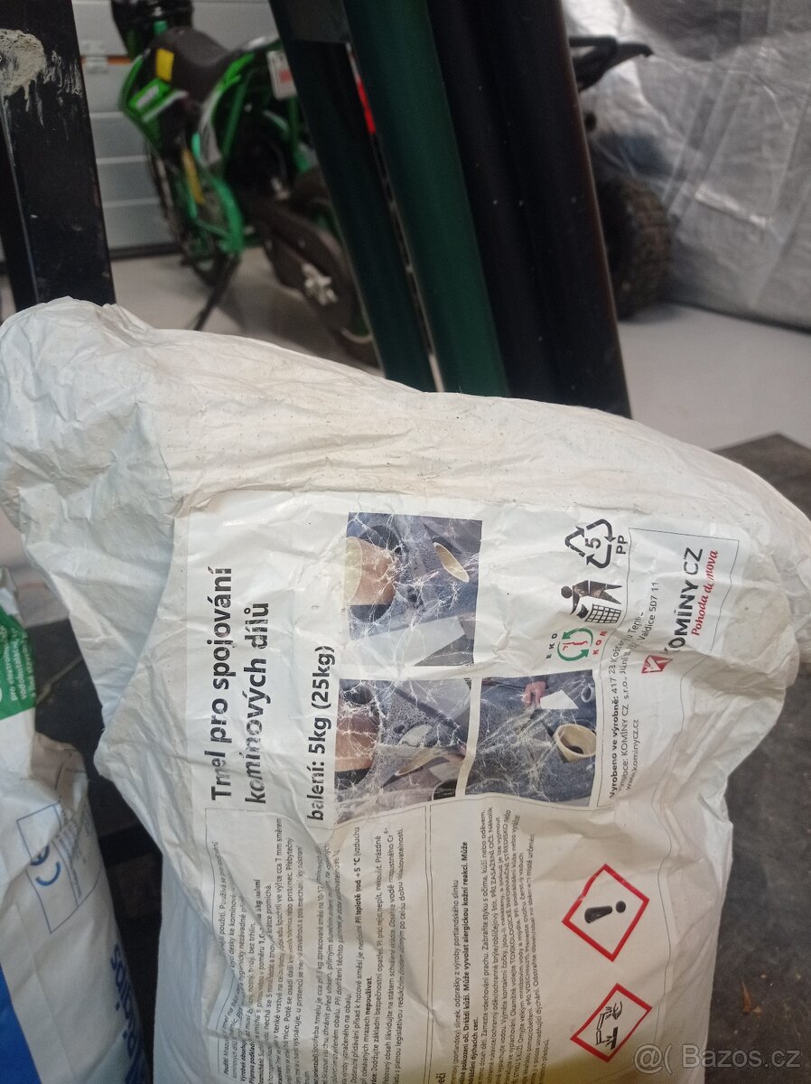 Zbytky stavebního materiálu ze stavby - 8