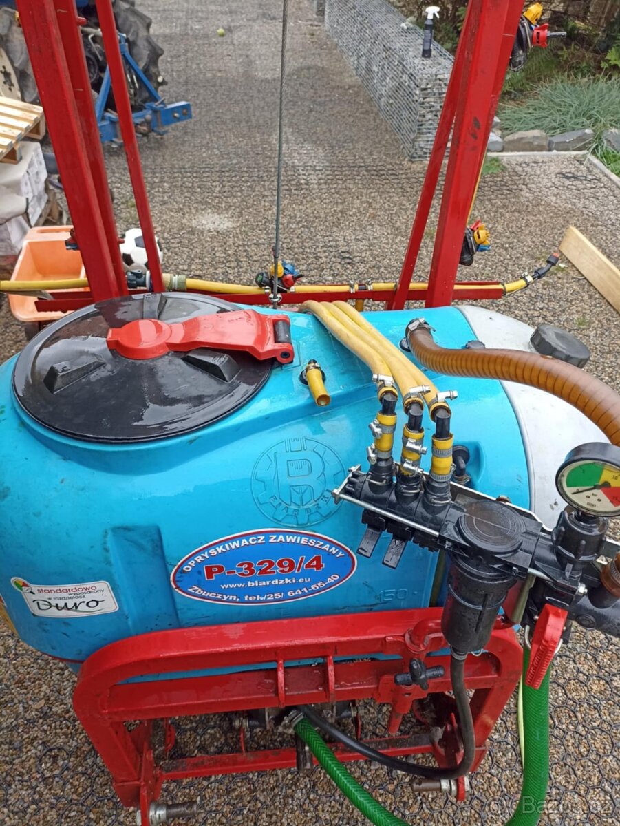 neseny postřikovač P-329/4 - 8