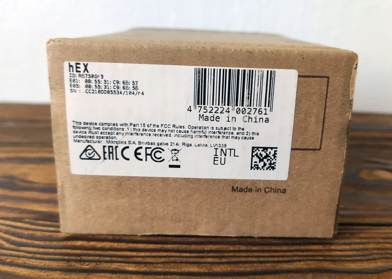 MikroTik RouterBOARD rb750Gr3 - 8