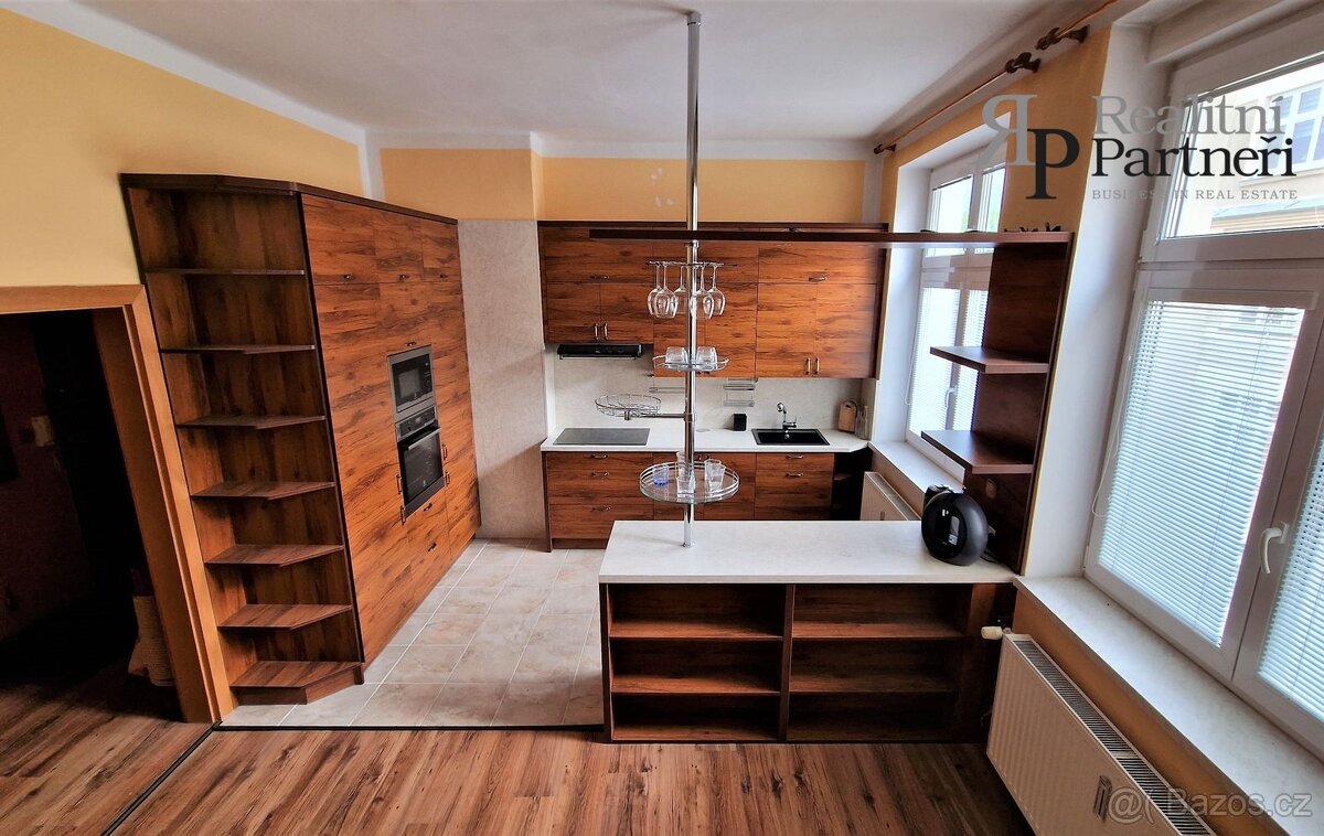 Prodej bytu 4+1 osobní vlastnictví, stará cihlová zástavba, - 8