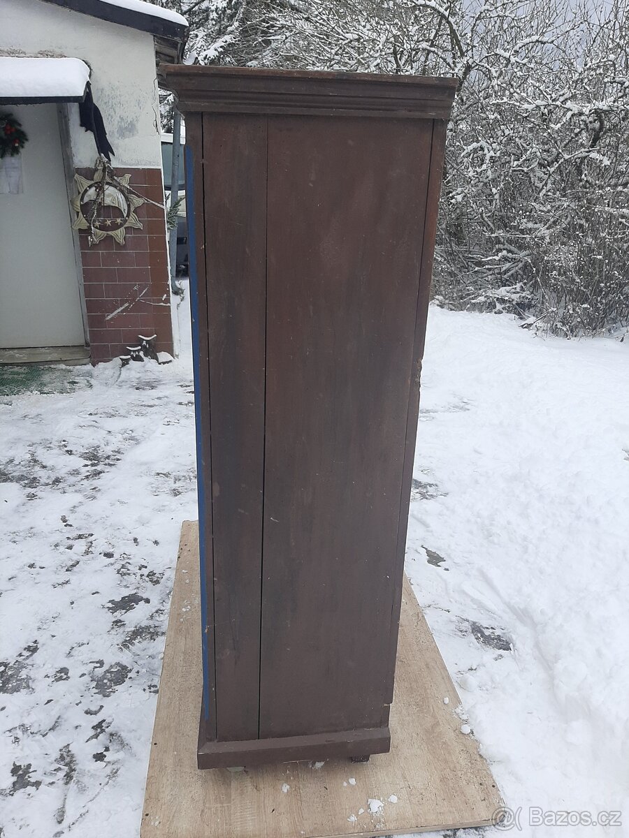 Selská Malovaná šatní skříň z roku 1879,je zachovalá - 8