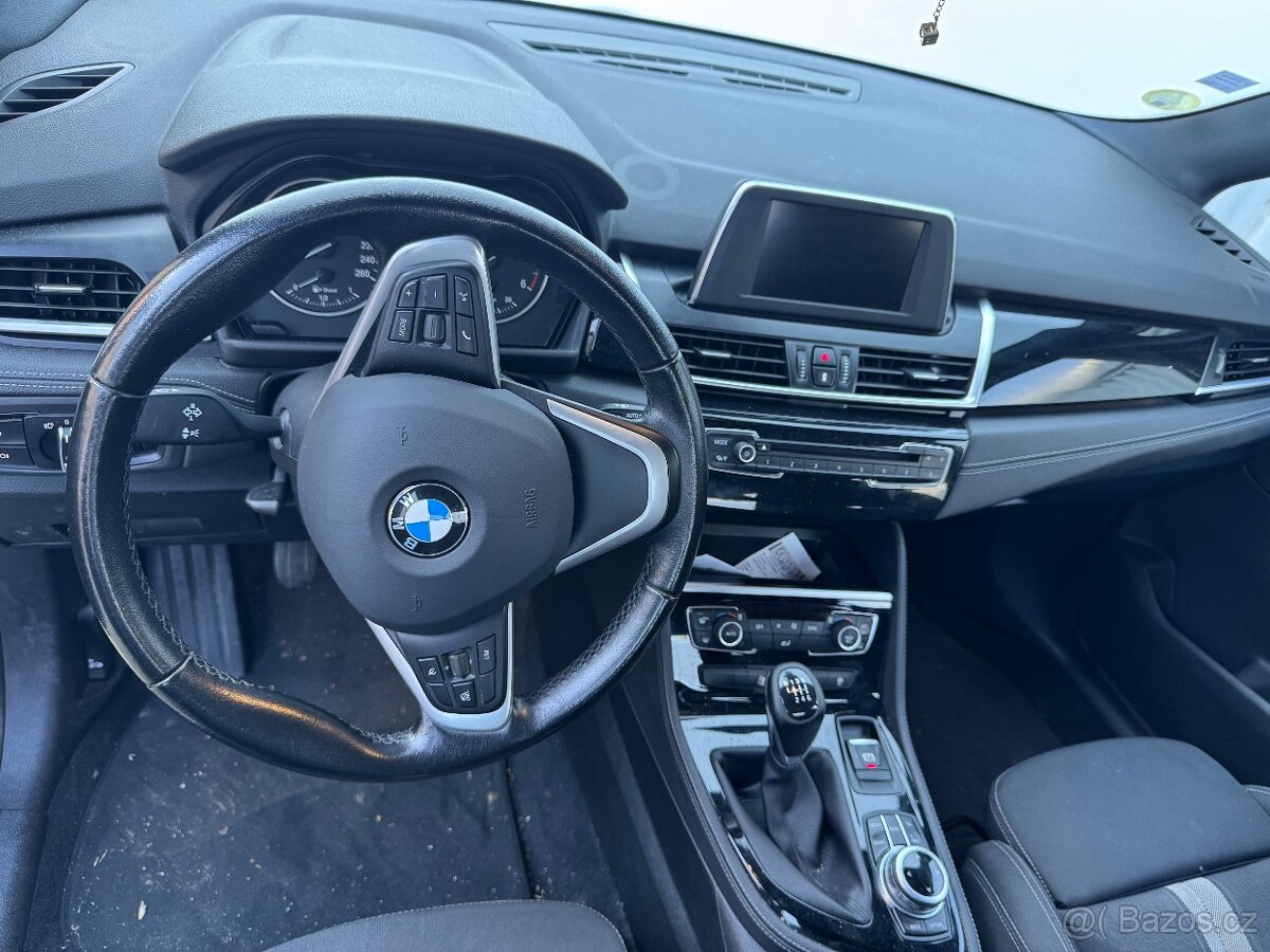 BMW 216d - 8