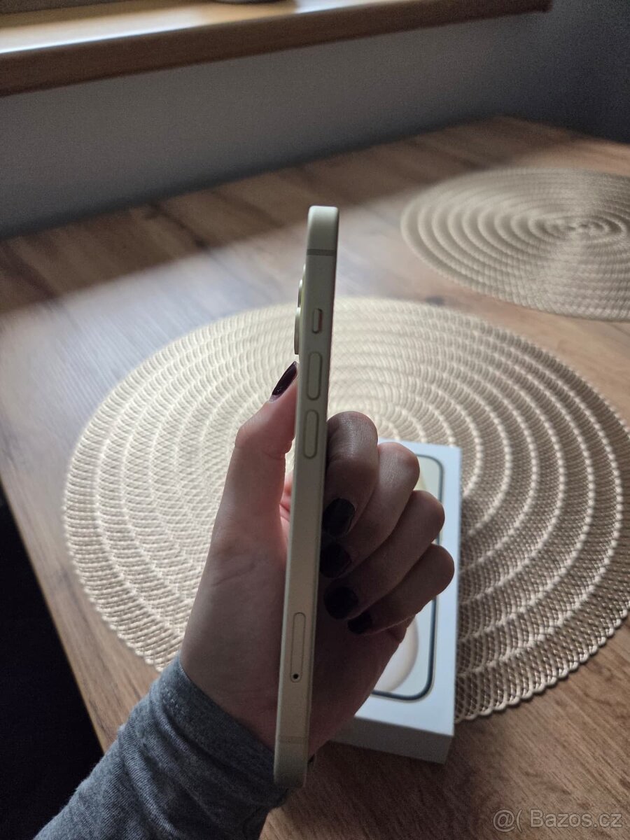 Prodám žlutý Apple IPhone 15 128GB - 8