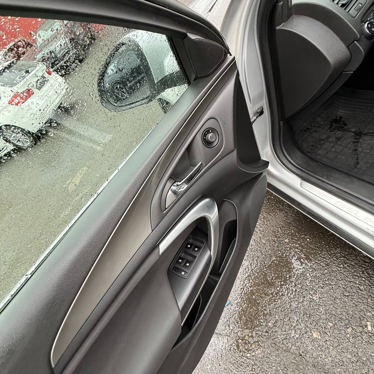 Opel Insignia 2.0 CDTi • 96 kW • 2013 • Kombi • BEZ KOROZE • - 8