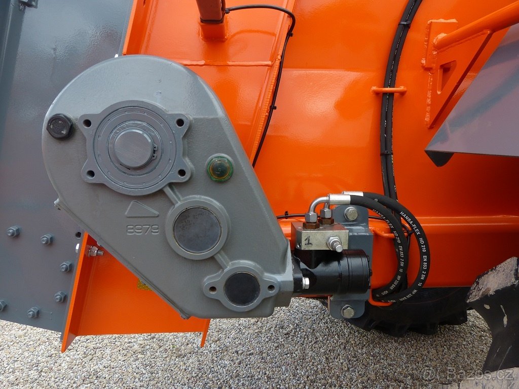 Rozmetadlo hnoje - chlévské mrvy - jednoosé - nosnost 8 tun - 8