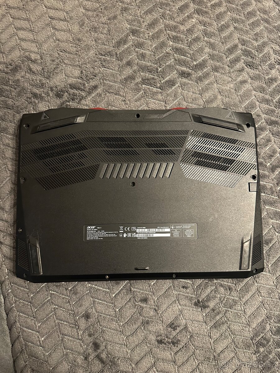 Herní notebook Acer Nitro V - 8