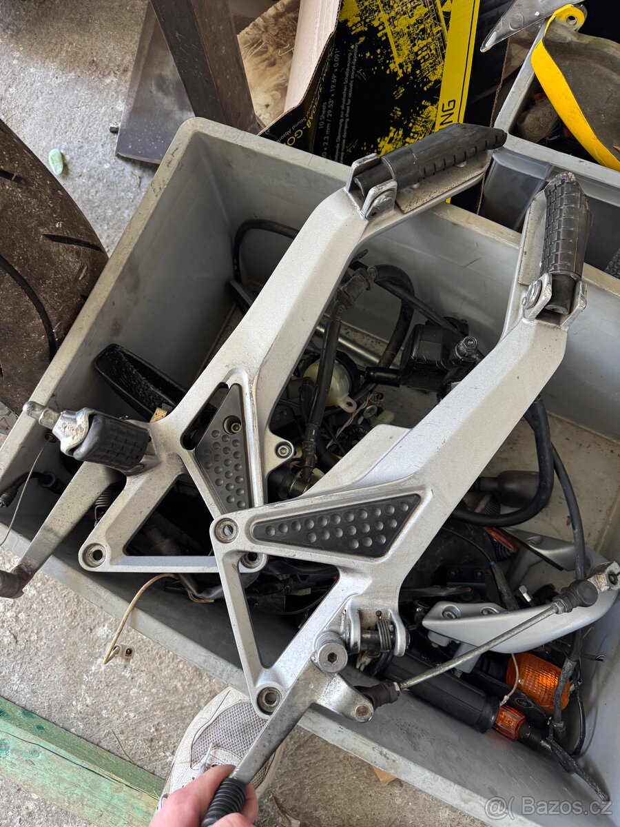 Honda Hornet 600 Díly - 8