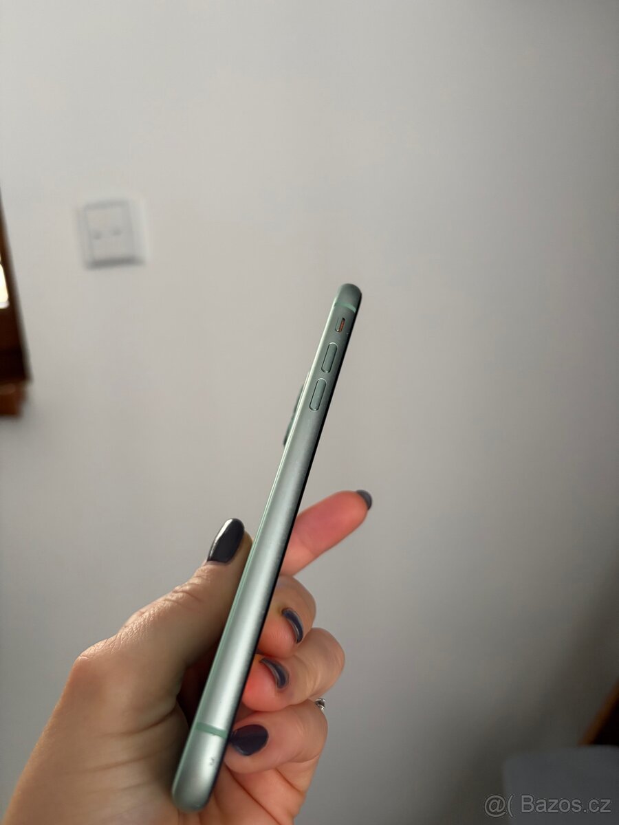 Apple iPhone 11 - 8