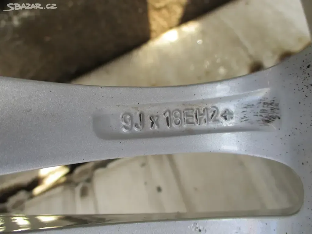 ALU kola BMW F11 8+9x18 ET24 - 8