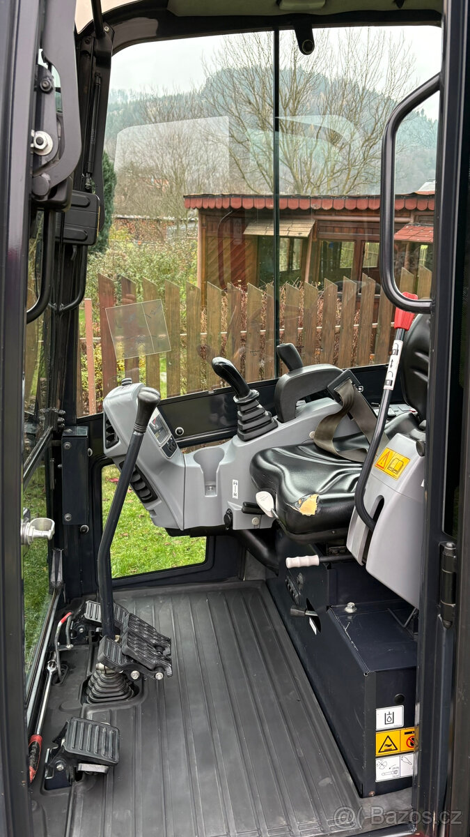 Minibagr Kubota KX016-4 - 8