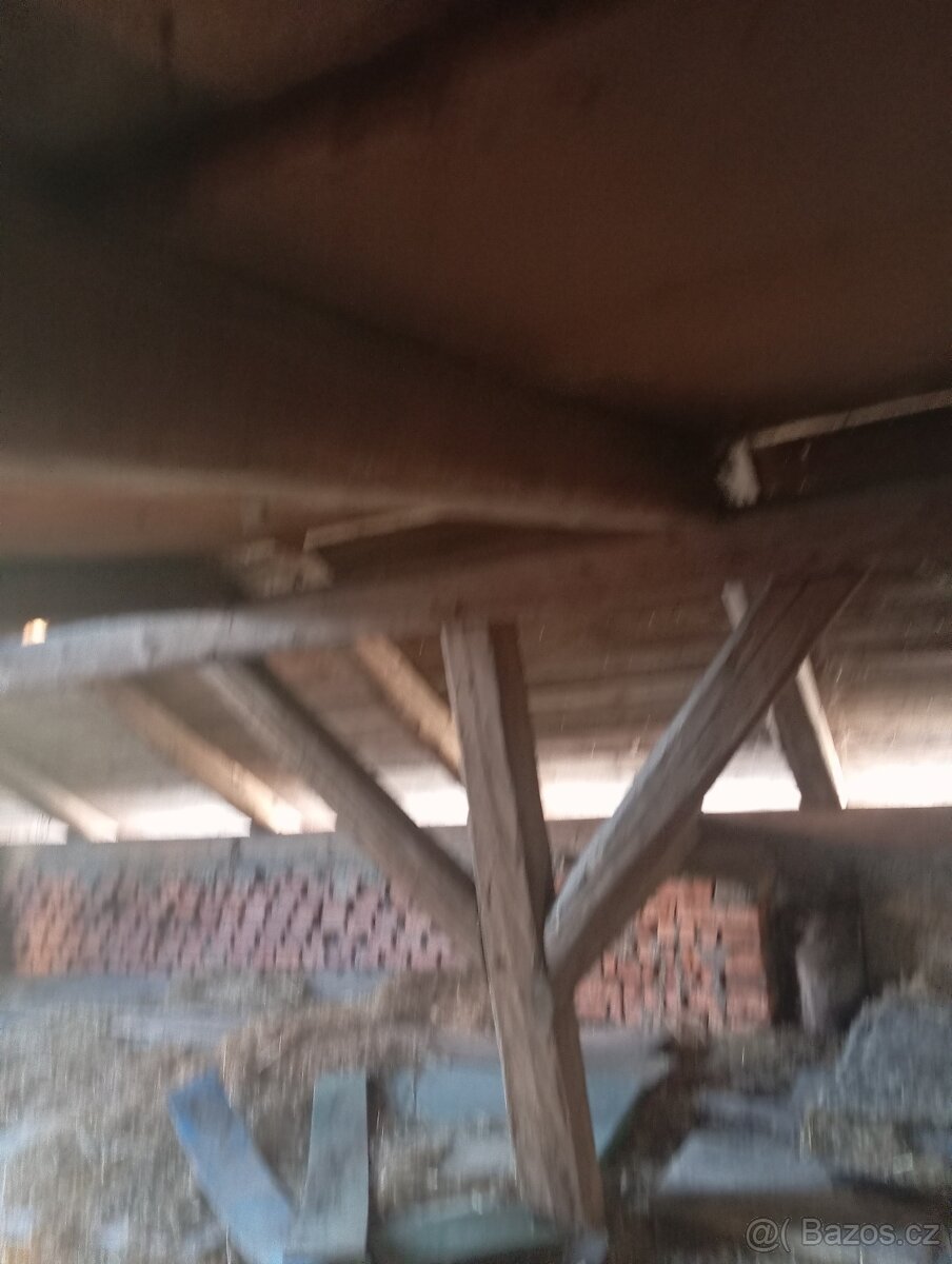 Trámy z demolice a starých objektů - 8