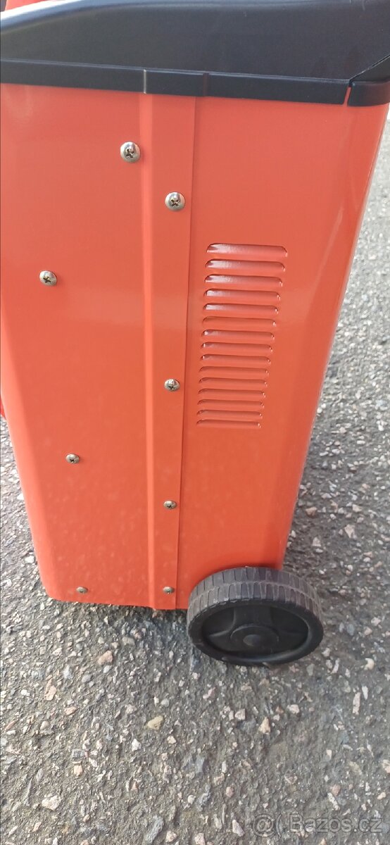 Nabíječka 12 -24V jako nová - 8