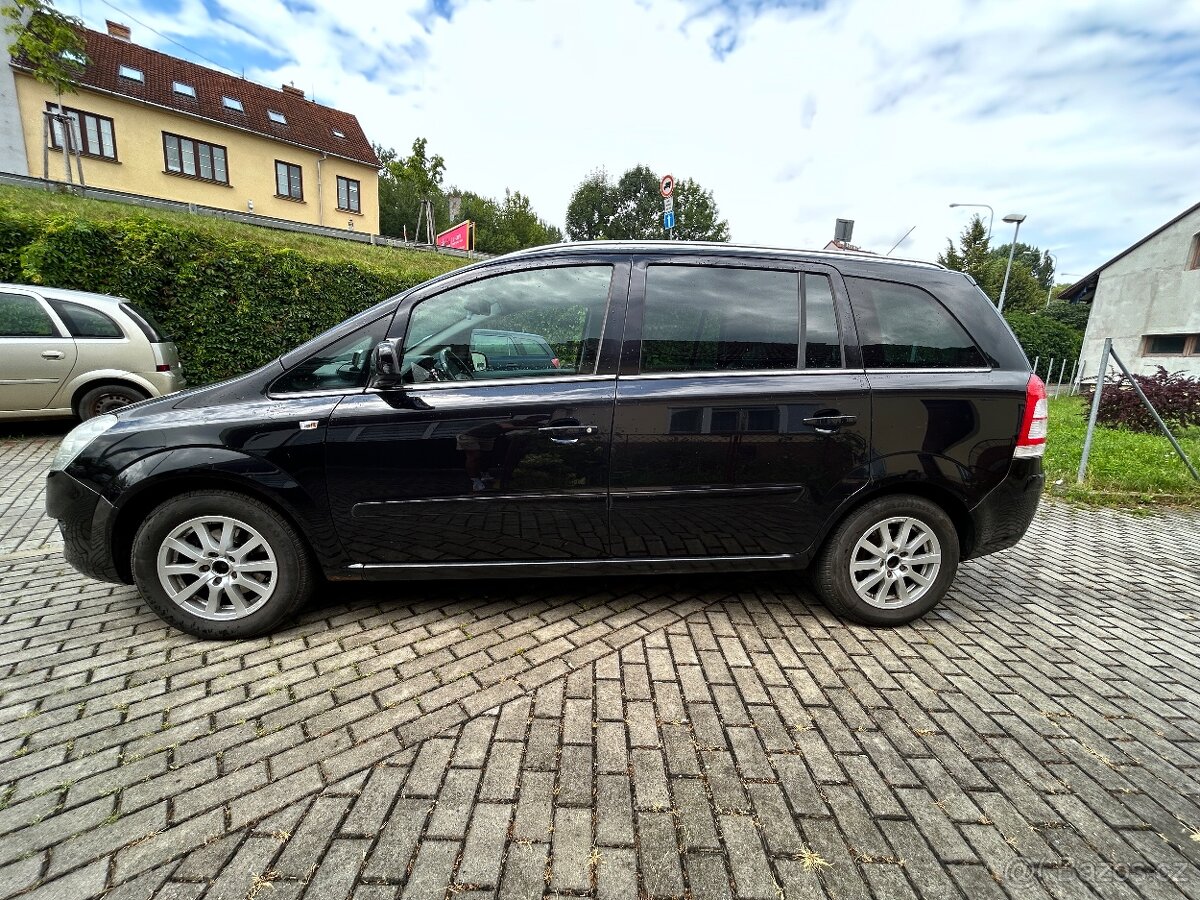 Opel Zafira B 1,8 103 kW, xenony, 253.000 km, černá - 8