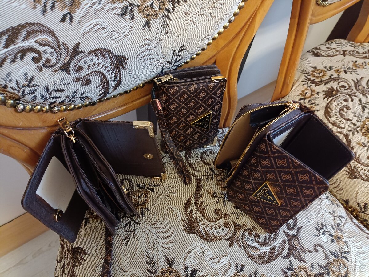 Kabelka Guess s peněženkou a odepínacím popruhem. - 8