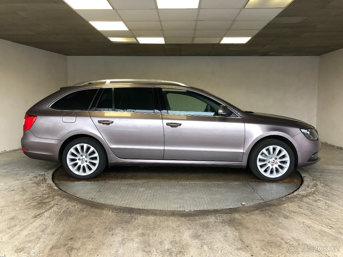 ŠKODA SUPERB COMBI 2.0TDI DSG - 8