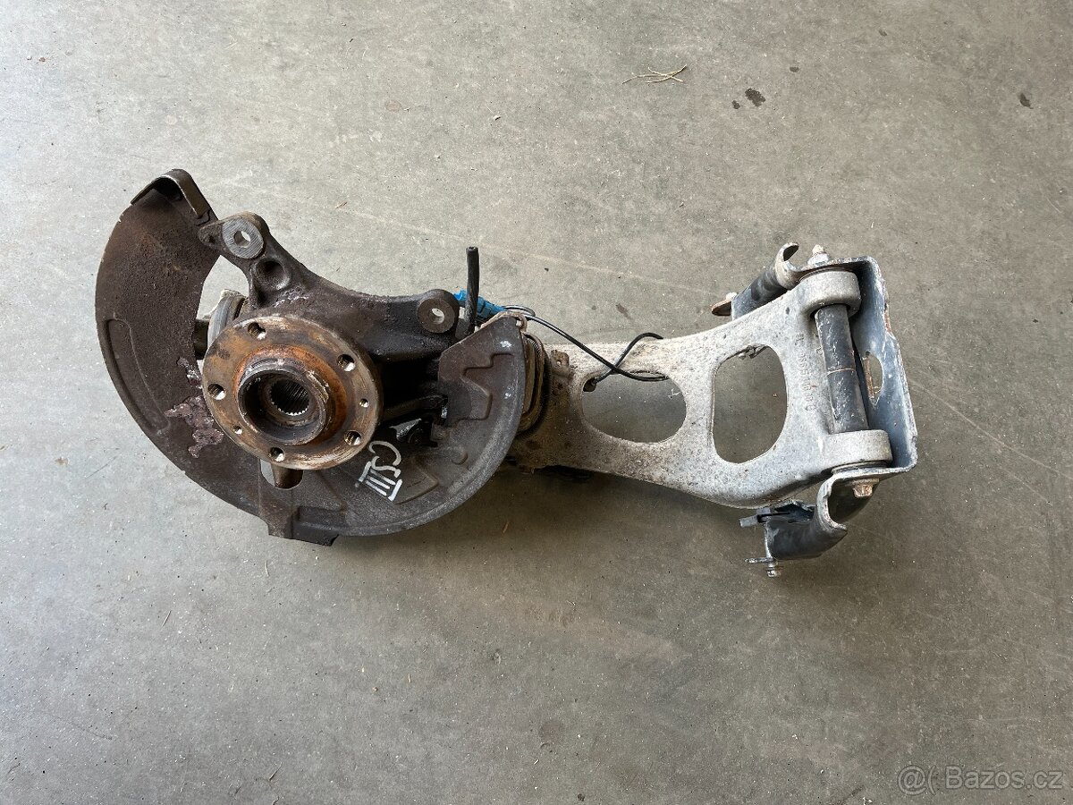 Citroen C5 III kapota - 8