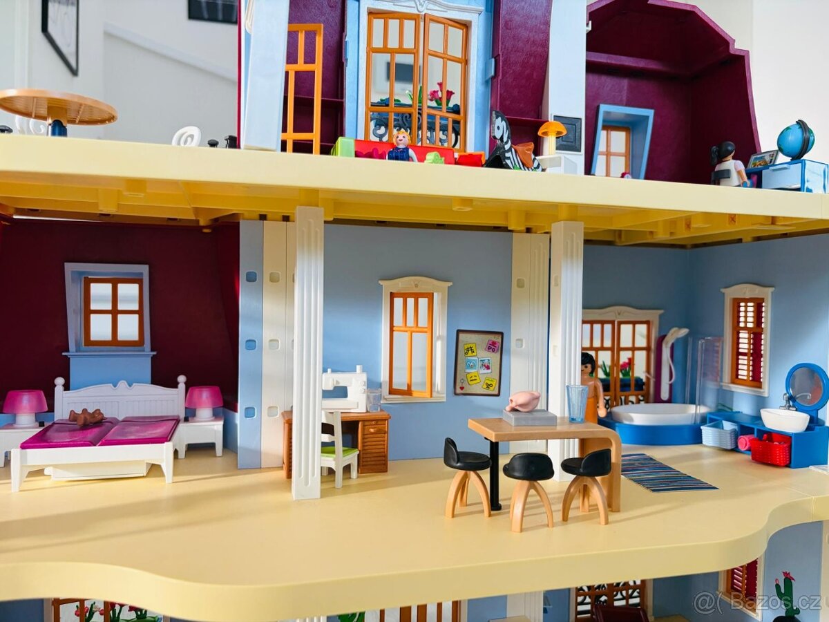 Domeček Playmobil s vybavením - 8
