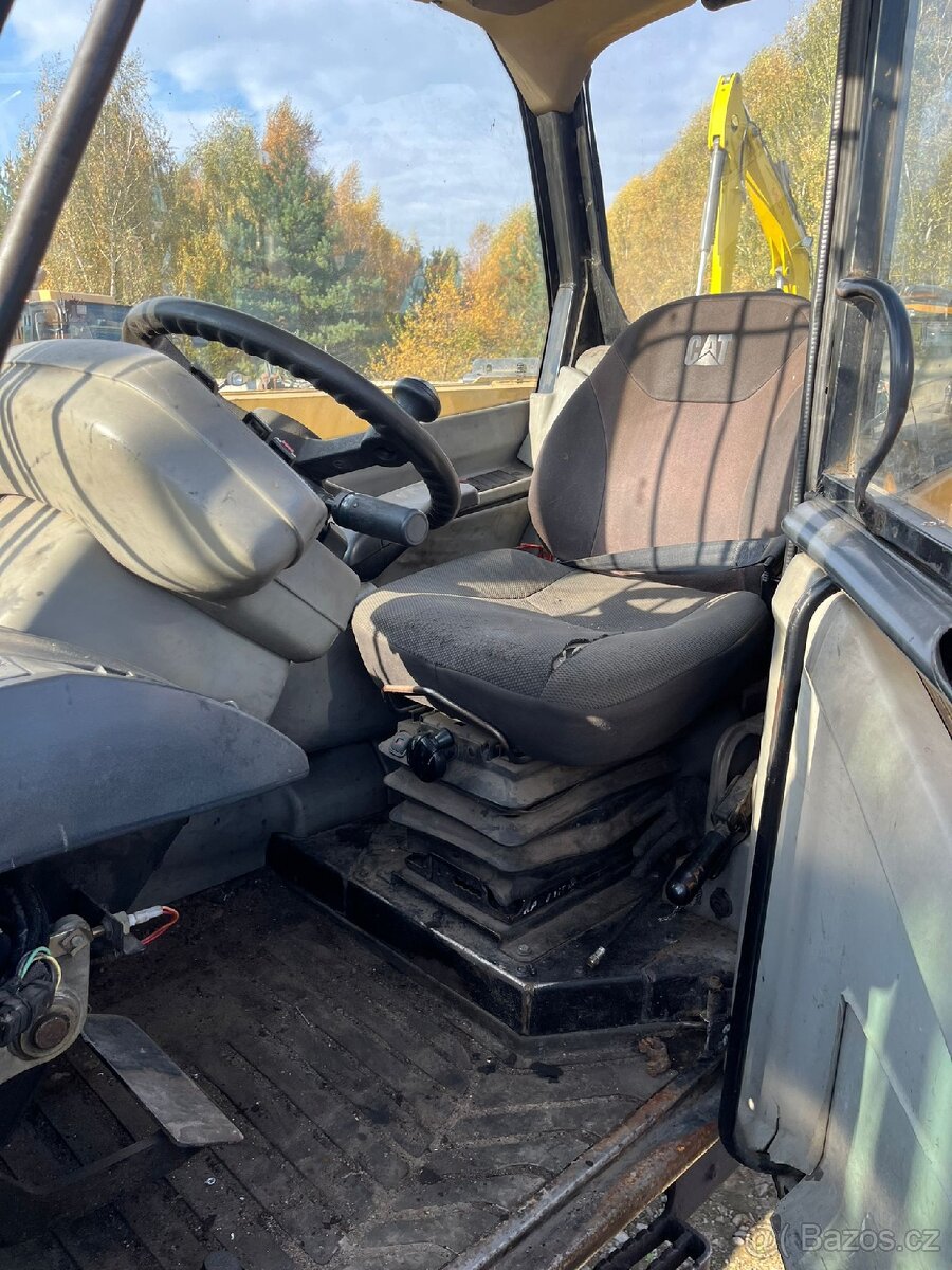 Dily na CAT TH 330 2007r. - 8