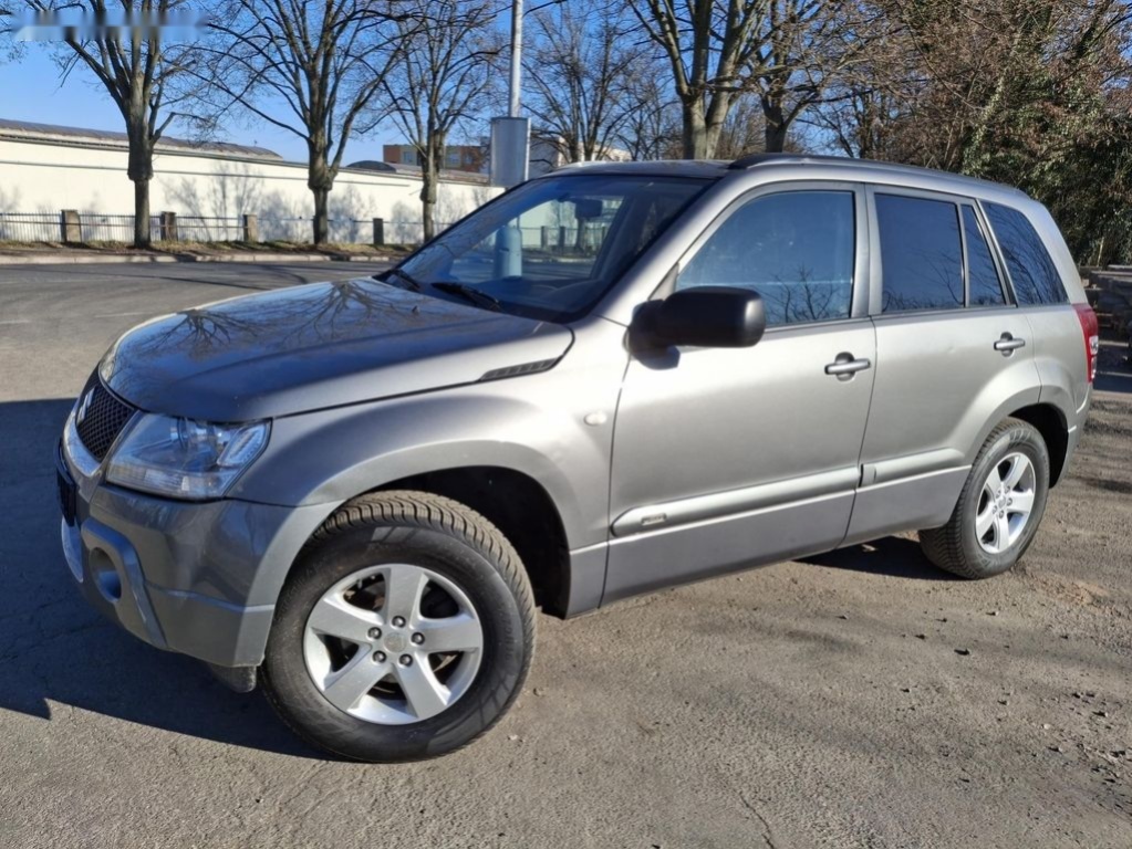 Suzuki Grand Vitara,2.0 benzin Rezervace 1 - 8