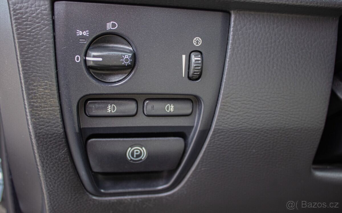 Volvo XC90 XC 90 D5 Momentum A/T - 8