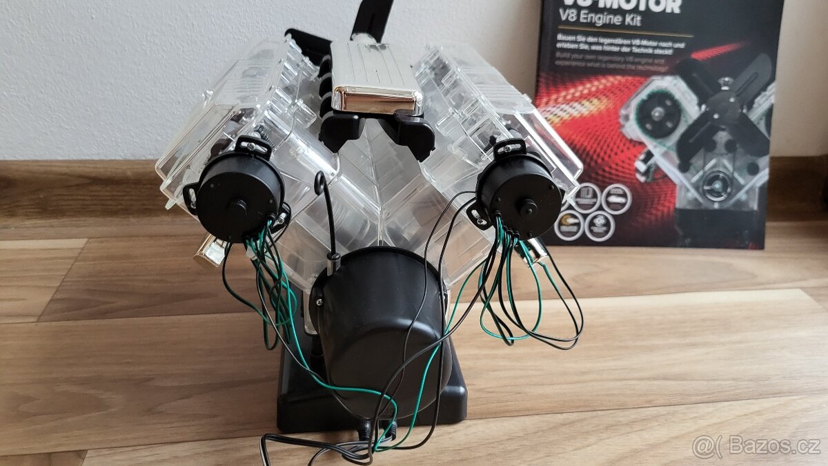 Franzis maketová stavebnice motoru V8 v měřítku 1:3 a zvuk - 8