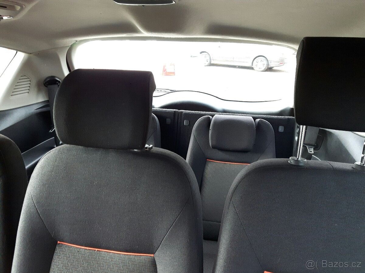 Ford S-MAX 2.0i 107Kw Titanium ,odp. DPH, 7 míst - 8