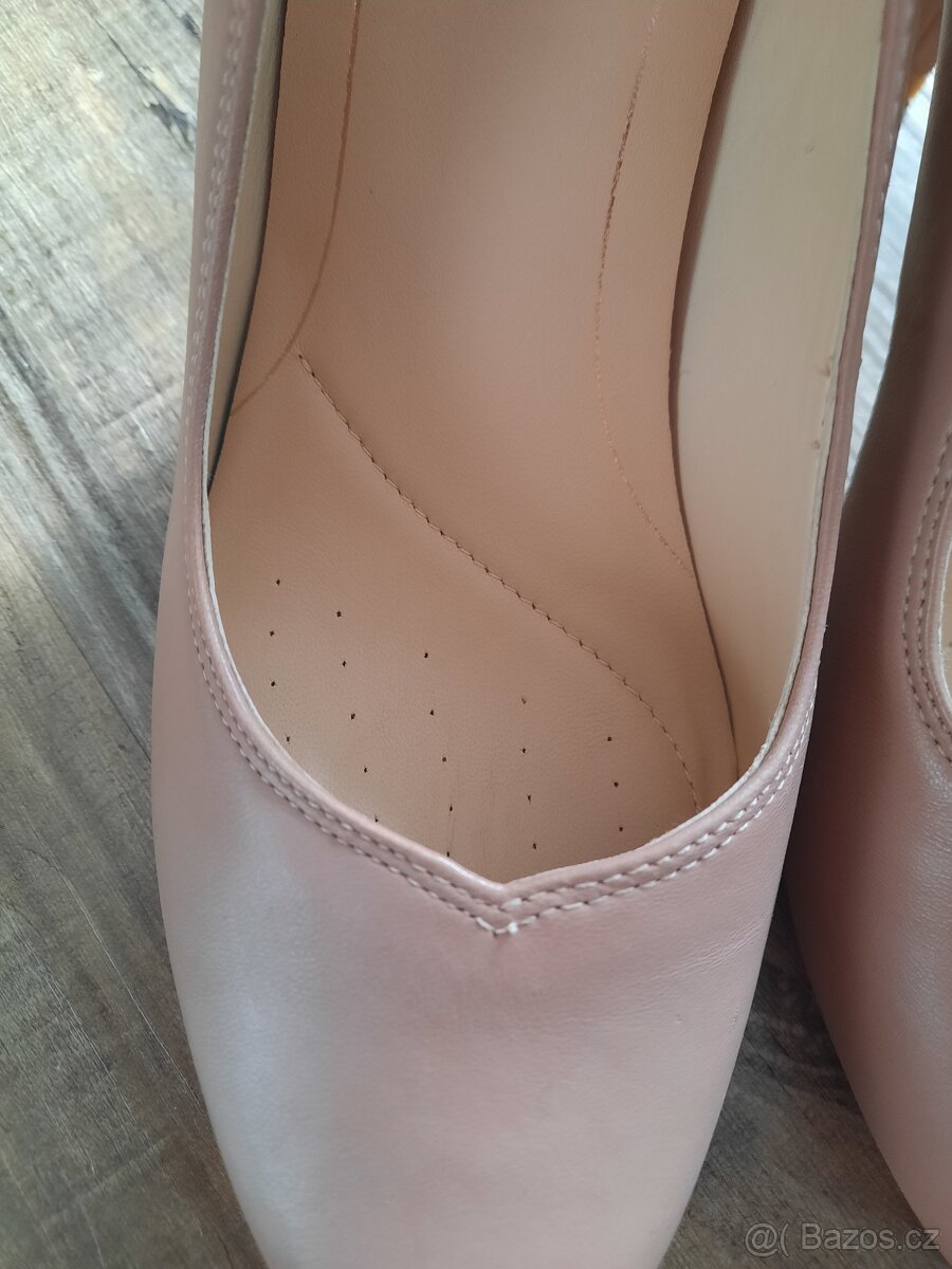 Kožené lodičky značky Clarks - nenošené - 8