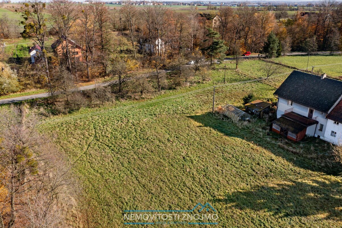 Rozlehlý stavební pozemek, 9536m2, pro rodinné i bytové domy - 8