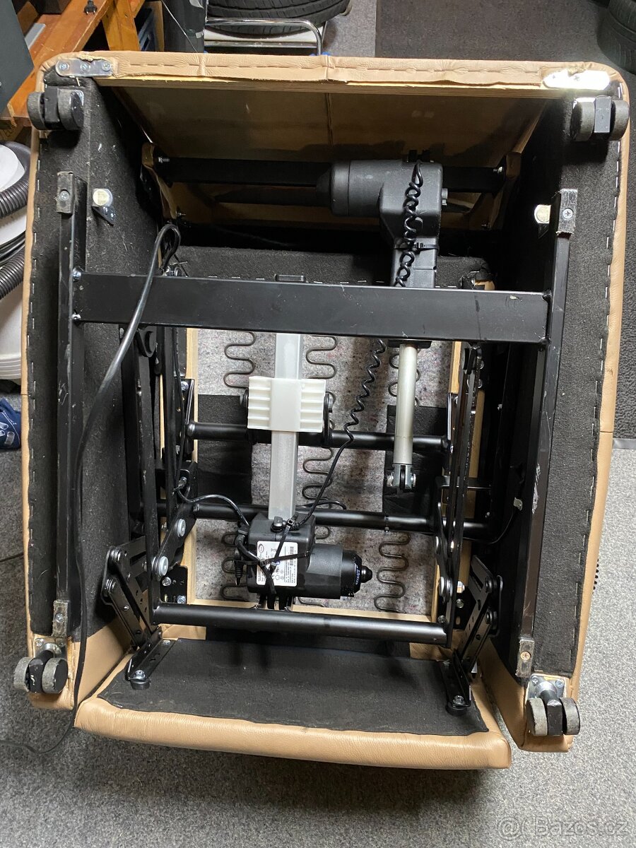 HUKLA - ELEKTRICKY POLOHOVATELNÉ KŘESLO- 2motory, KŮŽE - 8