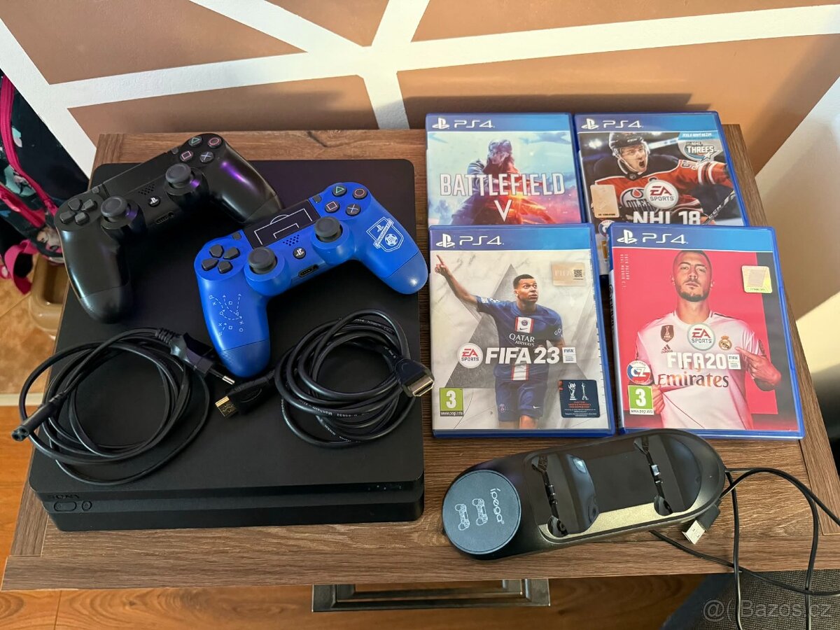 PS4 Slim 1 TB + 2x ovladač DualShock + 4 hry + nabíječka - 8