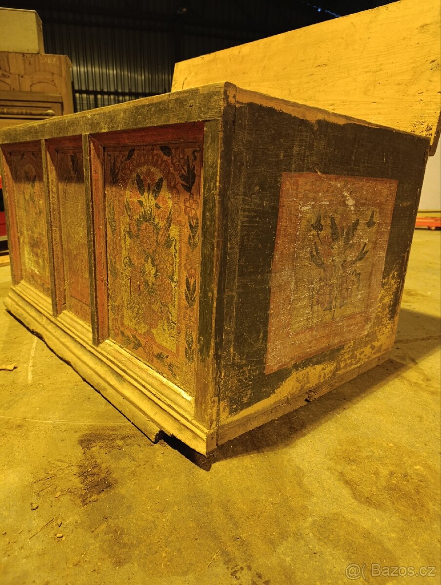 Historická malovaná truhla - 8