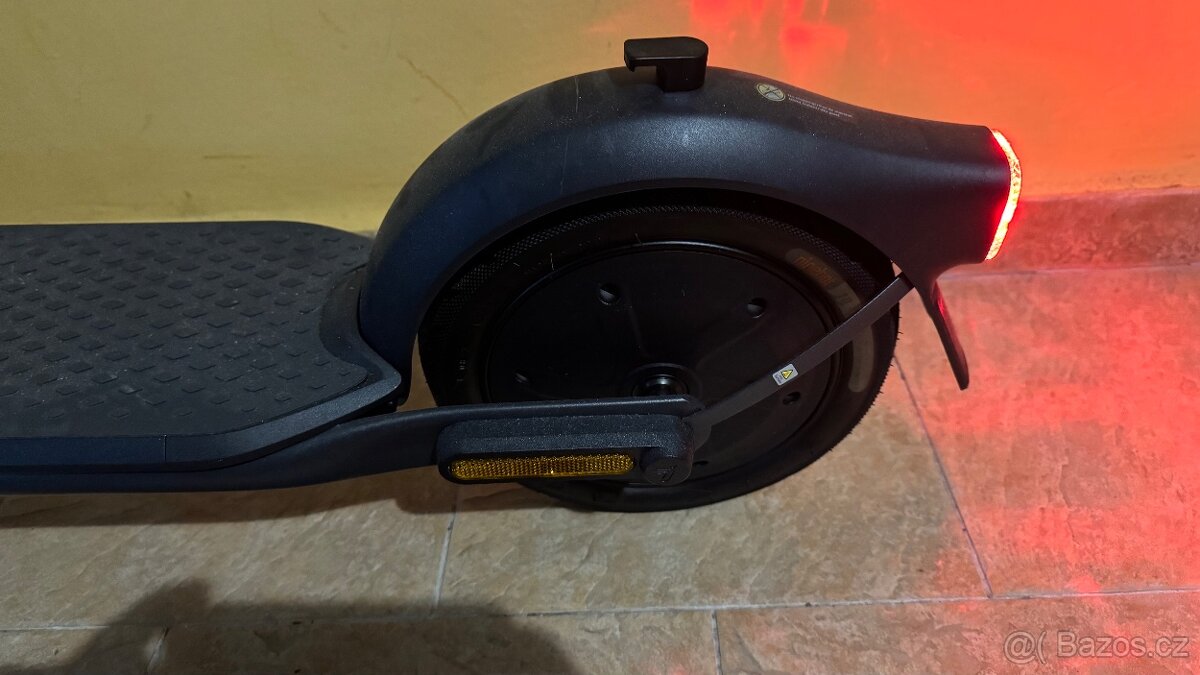 Ninebot Kickscooter F2 Pro E - 8