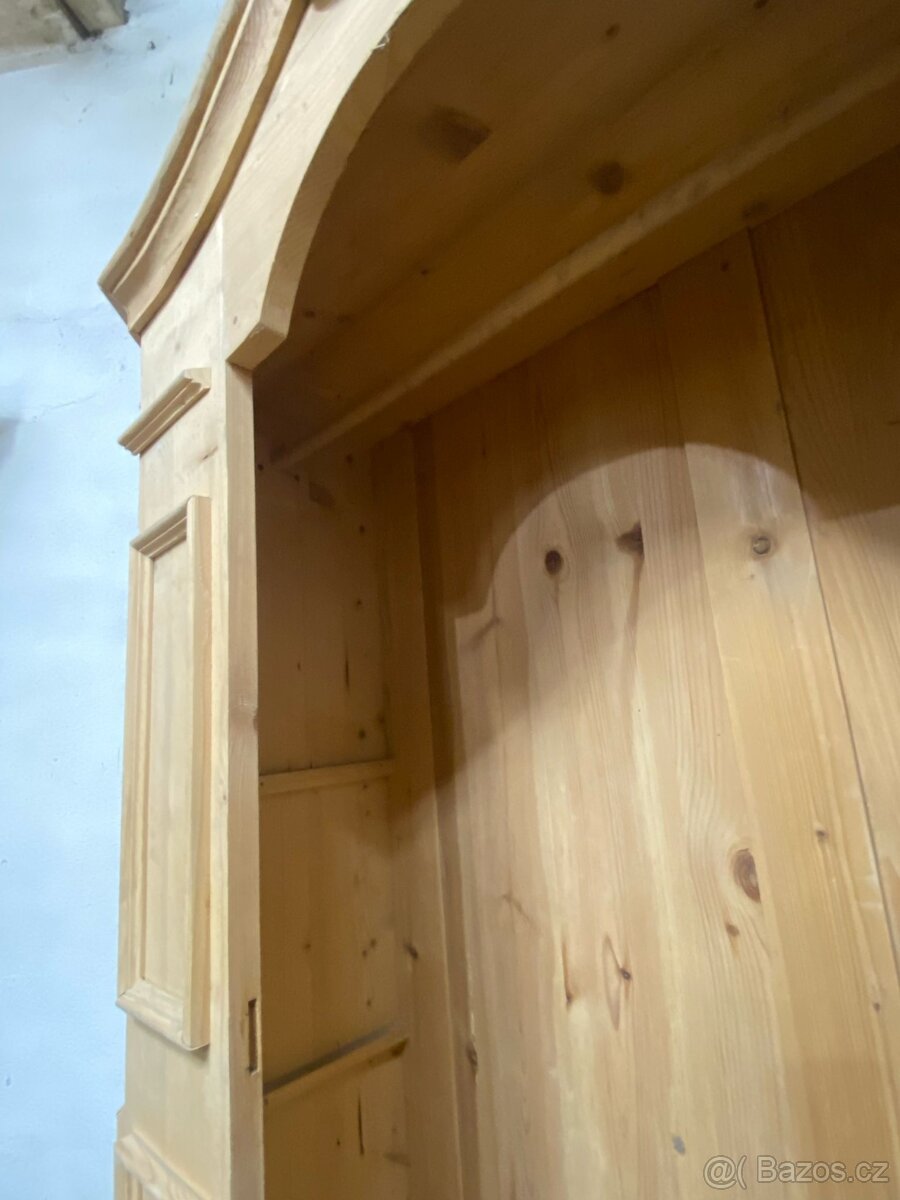 Smrková Barokní Skříň - 8