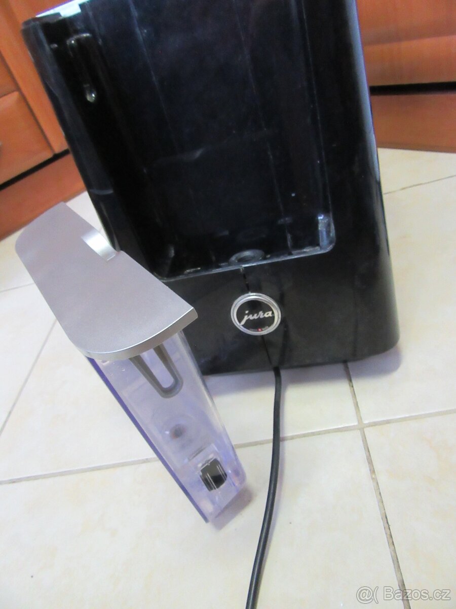 Nabízím kávovar Jura ENA 9. Plně funkční. Nejde o novou věc. - 8