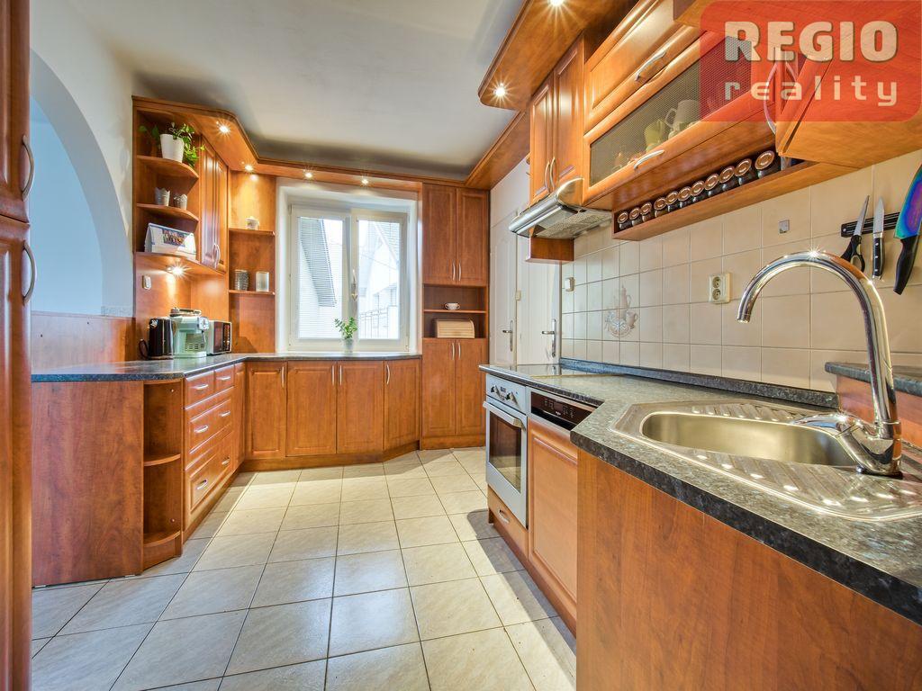 REZERVOVÁNO - Prodej rodinného domu 5+kk, Místek, ul. Luční - 8