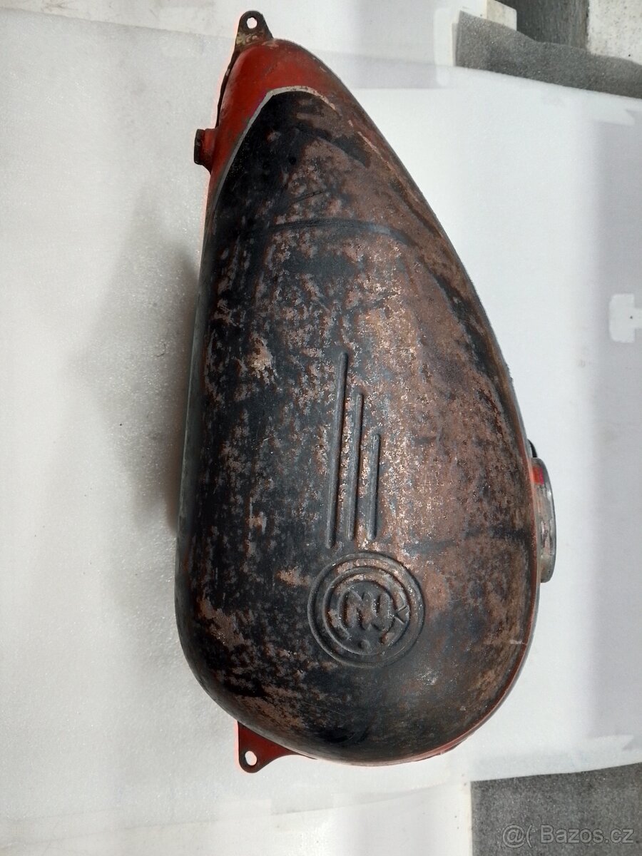 ČZ 125C 150C NÁDRŽ ORIGINÁL - 8