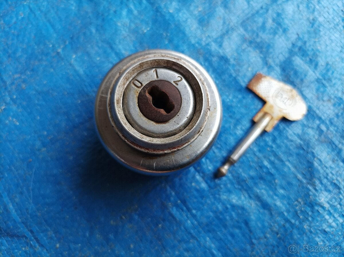 Spínací skříňka s klíčkem č. 2, PAL - 8