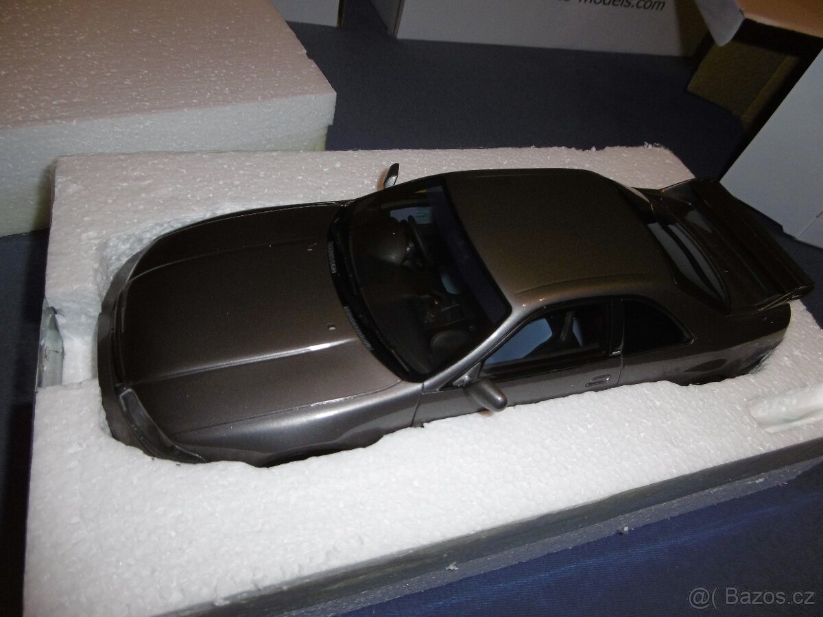 Prodám Pár Modelů 1:18 - 8